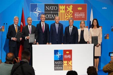 TÜRKİYE, FİNLANDİYA VE İSVEÇ'İN NATO ENGELİNİ KALDIRDI