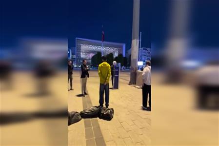 Taksim'de "Duran Adam" eylemi... Gözaltındaki gençlere, "Eyleme katılmanız yönünde tarafınıza teşvikte bulunuldu mu veya baskı yapıldı mı" diye soruldu