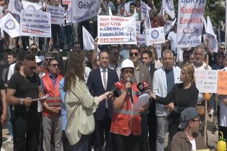 Kademeli emeklilik bekleyenler Kadıköy'de eylem yaptı: "Mesele erken emeklilik değil, mesele adalet"