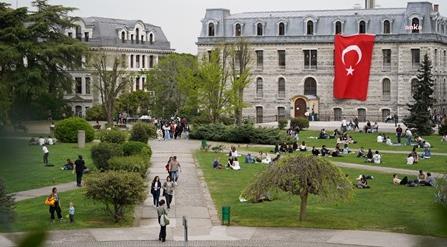 İmamoğlu’nun diplomasının iptal edilmesini kendi diplomasını yırtarak tepki gösterdi, şafak baskınıyla gözaltına alındı