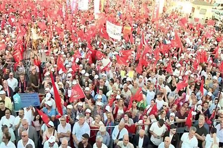 "CHP olarak durmamız gereken yerde dururuz ama Türkiye’ye ümmetçilik, mezhepçilik üzerinden sana hesap yaptırmayız"