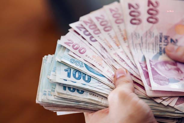 Memurlar ve memur emeklilerine verilecek zamlar netleşti: 2026'da yüzde 18, 2027'de ise yüzde 9 zam yapılacak