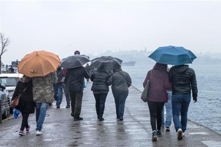 AKOM uyardı: Soğuk ve yağışlı hava bu gece İstanbul’da başlıyor