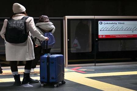 Metro İstanbul'dan "valizle yolculuk" uyarısı: "30 kilodan ağır veya 120×60×50 santimetreden büyük valizler araçlara alınmayacak, birden fazla valiz için ilave bir yolculuk ücreti alınacak"