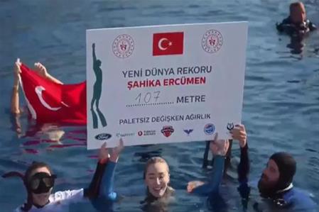 Şahika Ercümen'den cumhuriyetin 102'nci yılı ve Gazze için yeni dünya rekoru